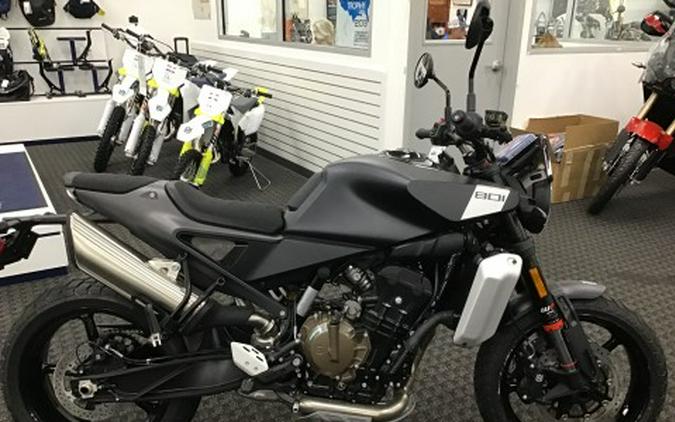 2025 Husqvarna Svartpilen 801
