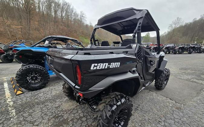2025 Can-Am® Commander XT 700