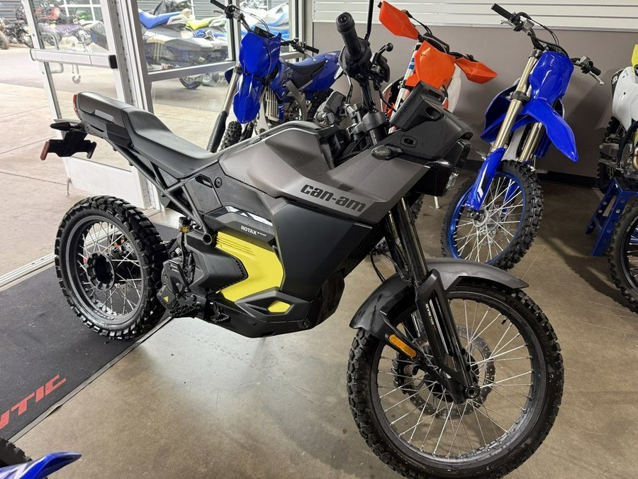 2025 Can-Am® Origin Carbon Black