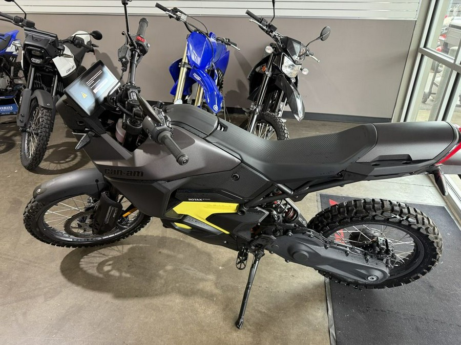 2025 Can-Am® Origin Carbon Black
