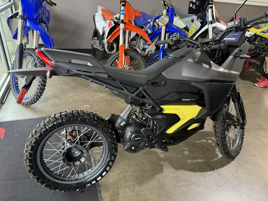 2025 Can-Am® Origin Carbon Black