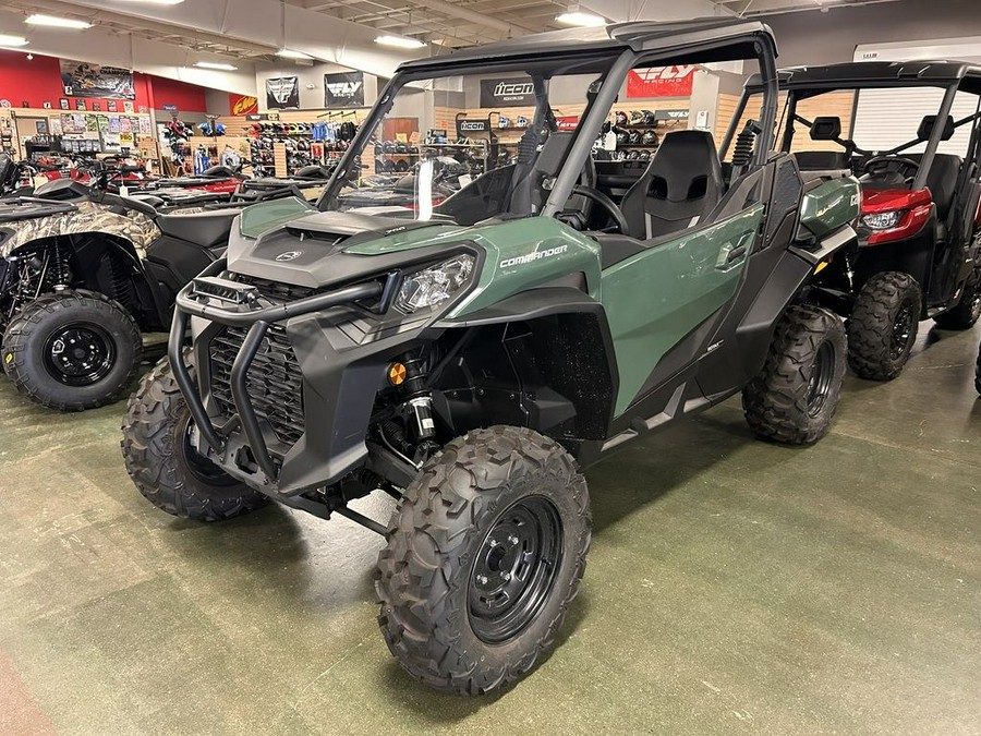 2023 Can-Am® Commander DPS 700