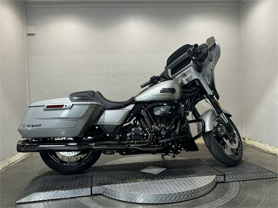Harley-Davidson CVO™ Street Glide 2023 FLHXSE 84337633 DARK PLATINUM