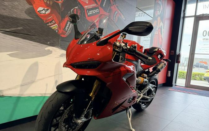 2025 Ducati Panigale V2 S