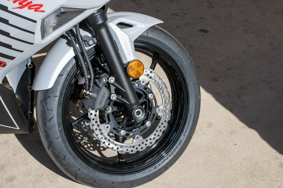 2026 KAWASAKI NINJA ZX6R