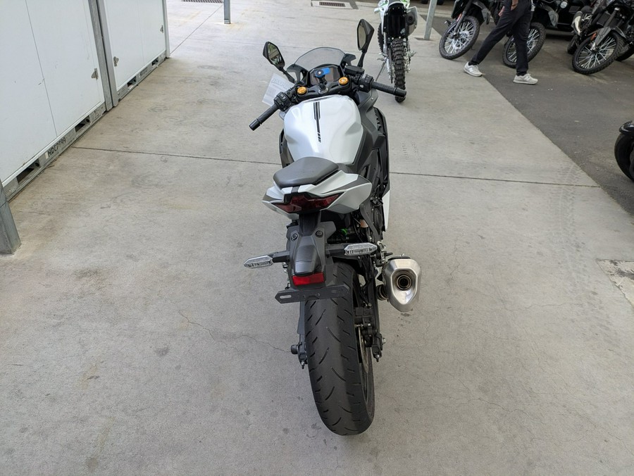 2025 Kawasaki Ninja® ZX™-4RR KRT Edition ABS