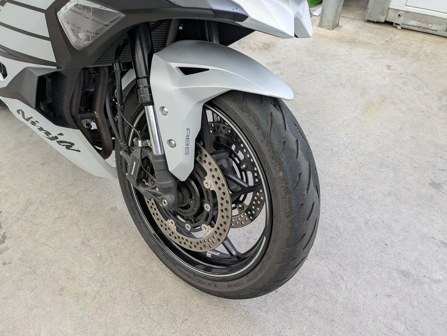 2025 Kawasaki Ninja® ZX™-4RR KRT Edition ABS