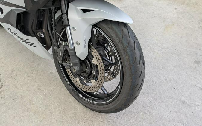 2025 Kawasaki Ninja® ZX™-4RR KRT Edition ABS