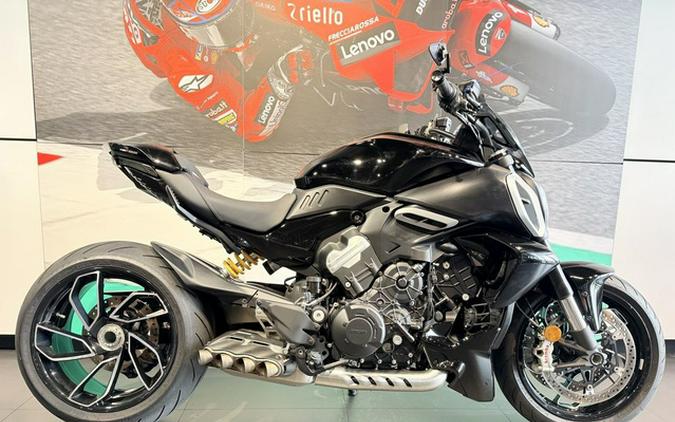 2024 Ducati Diavel V4 Black