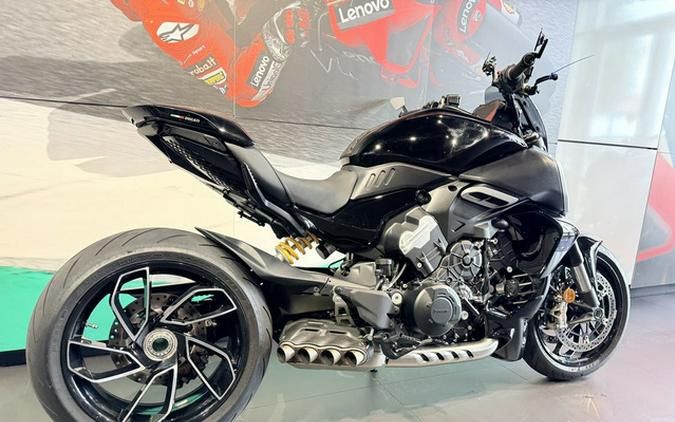 2024 Ducati Diavel V4 Black