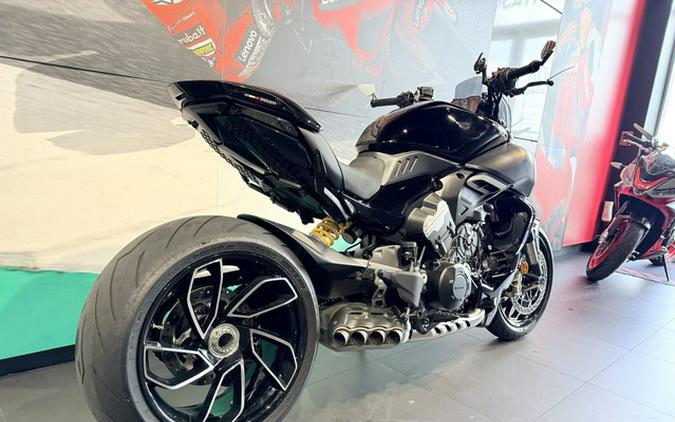 2024 Ducati Diavel V4 Black