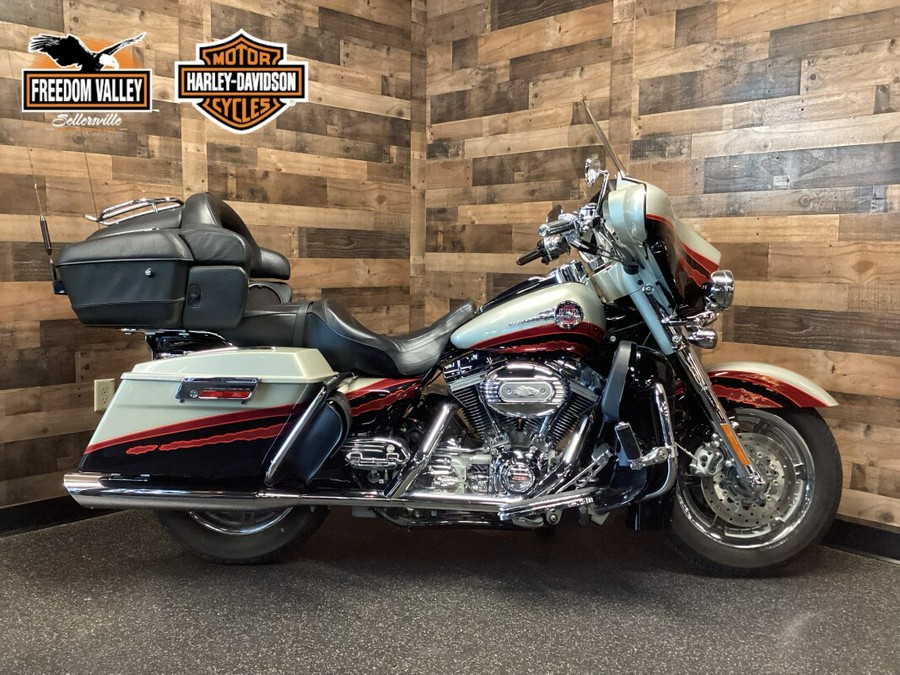 2006 Harley-Davidson® Screamin’ Eagle Ultra Classic Electra Glide Two-Tone Autumn Haze an