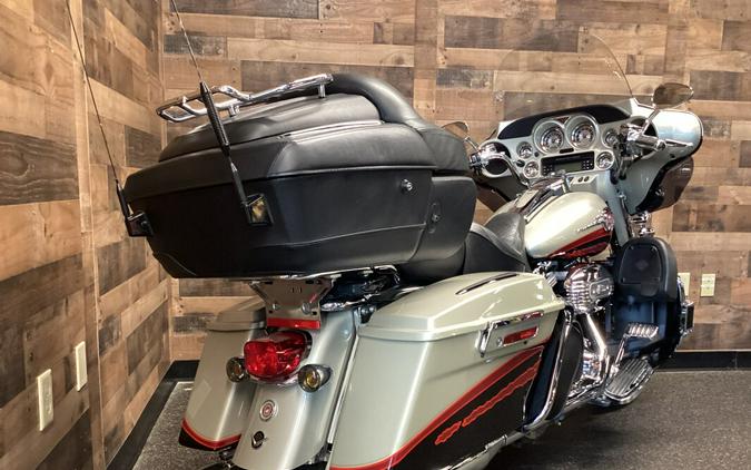 2006 Harley-Davidson® Screamin’ Eagle Ultra Classic Electra Glide Two-Tone Autumn Haze an