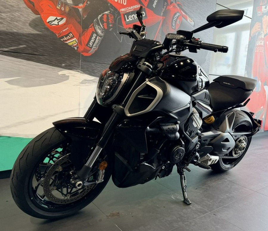 2024 Ducati Diavel V4 Black