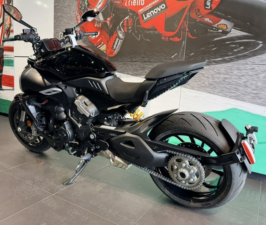 2024 Ducati Diavel V4 Black