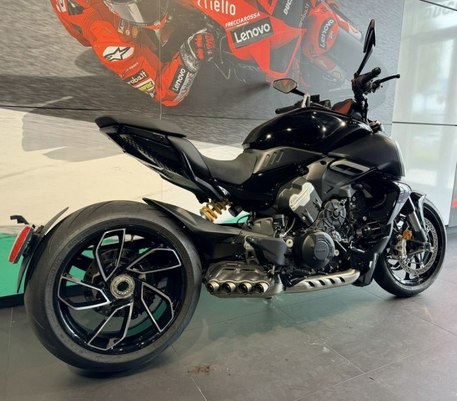 2024 Ducati Diavel V4 Black