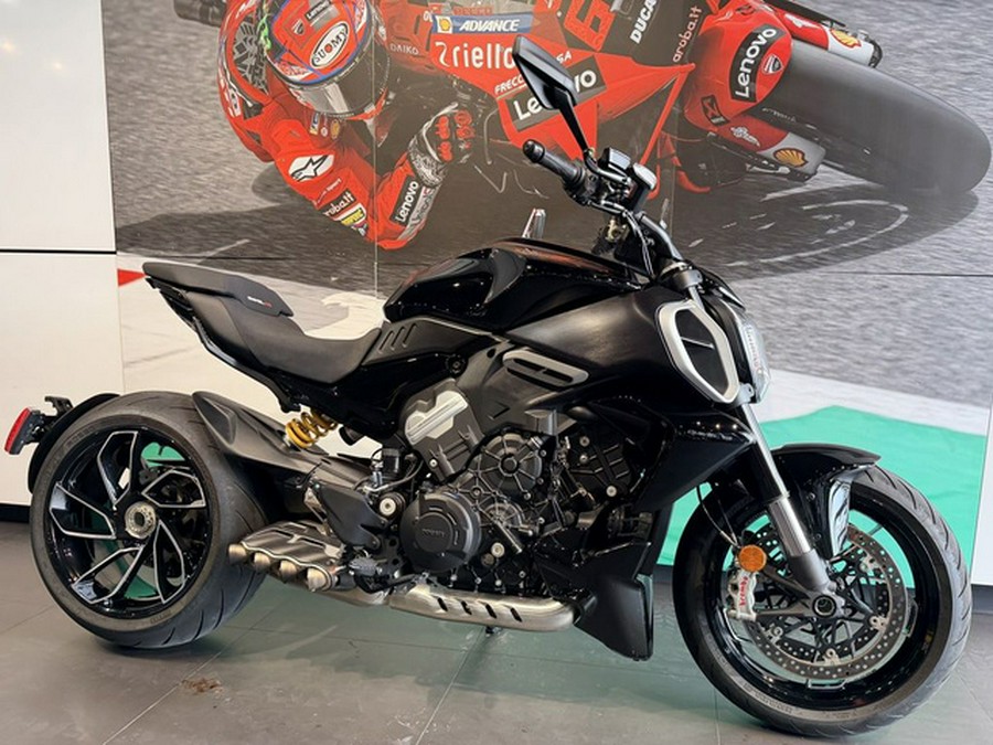 2024 Ducati Diavel V4 Black