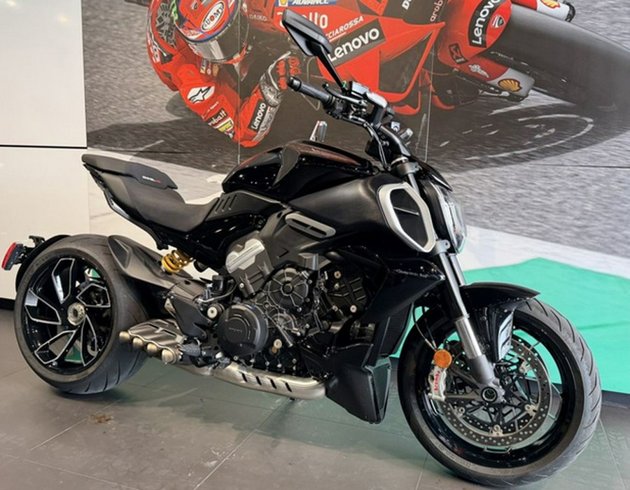 2024 Ducati Diavel V4 Black