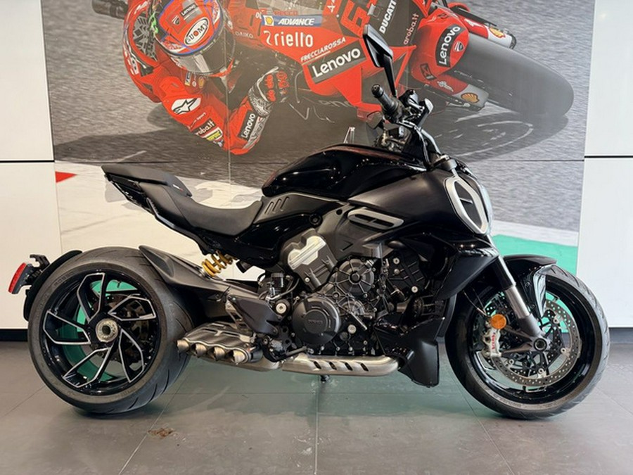 2024 Ducati Diavel V4 Black