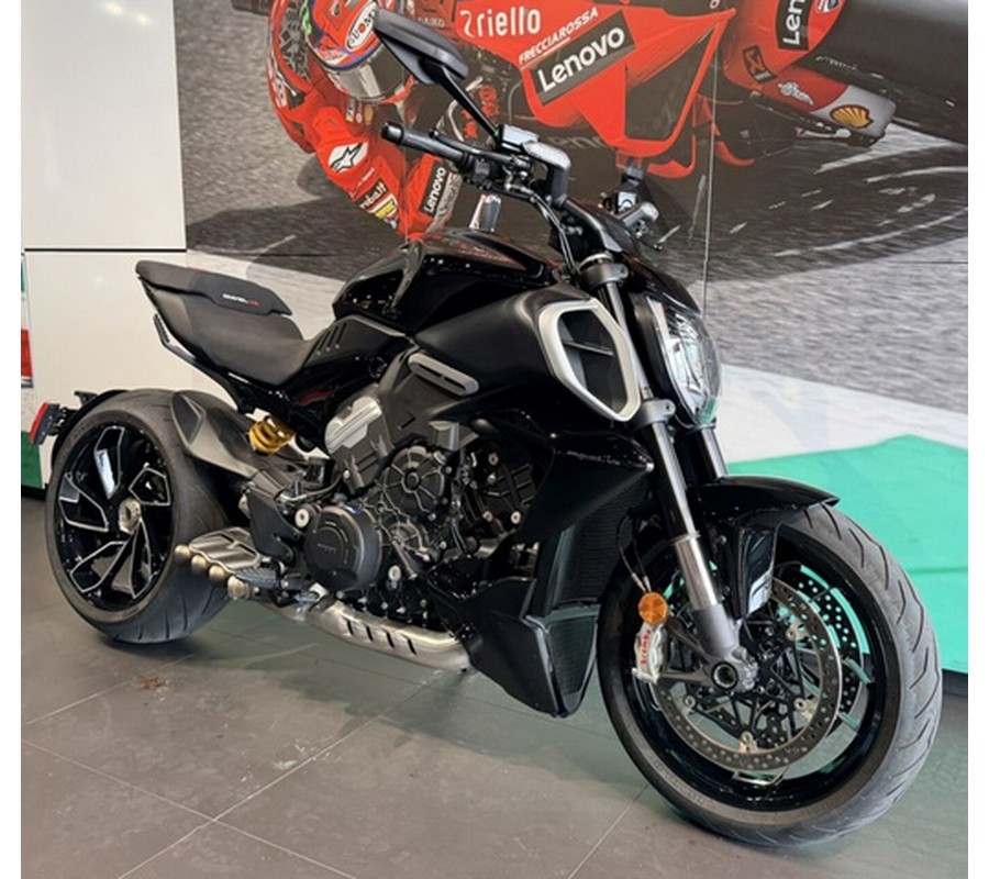 2024 Ducati Diavel V4 Black