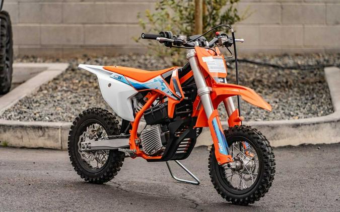 2023 KTM SX-E 3 First Look [Just In Time For Christmas]