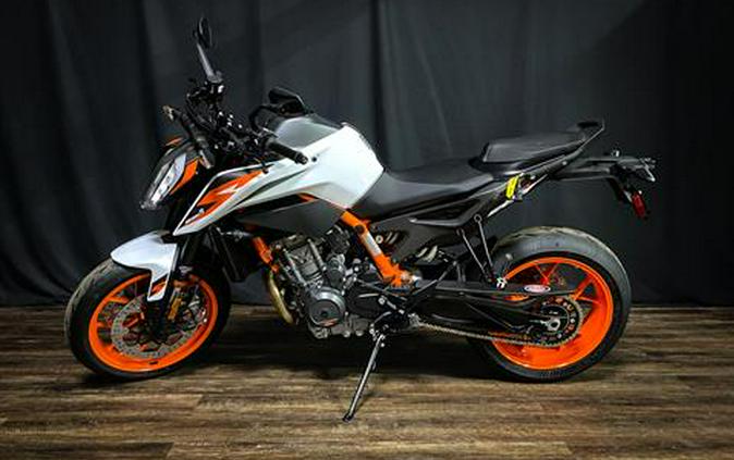 2021 KTM 890 Duke R