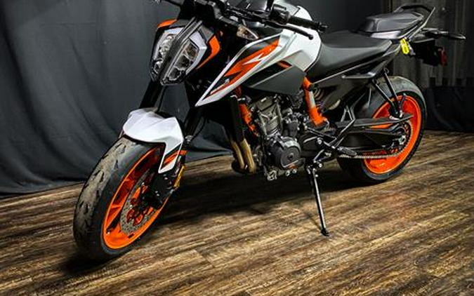 2021 KTM 890 Duke R