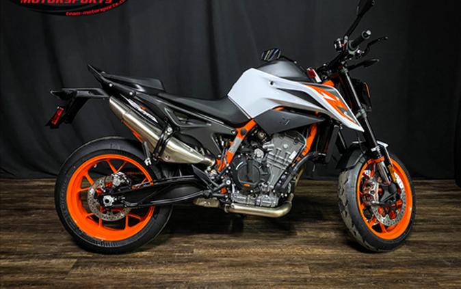 2021 KTM 890 Duke R