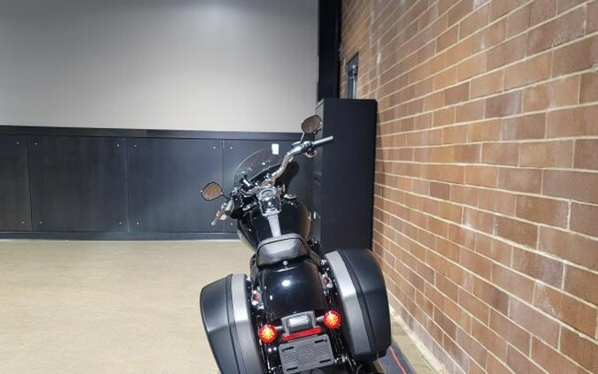 2018 Harley-Davidson® Sport Glide™ Vivid Black FLSB