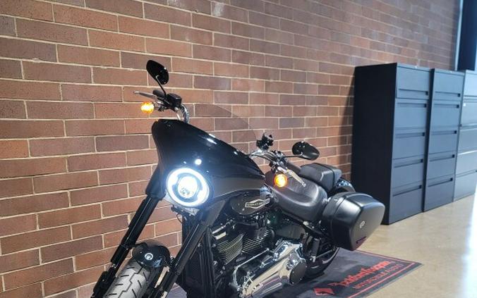 2018 Harley-Davidson® Sport Glide™ Vivid Black FLSB