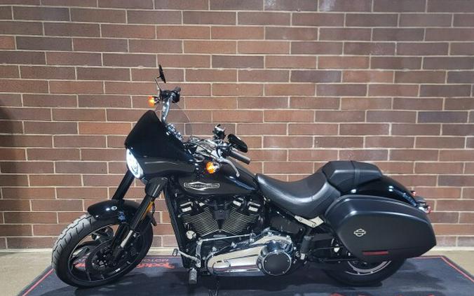 2018 Harley-Davidson® Sport Glide™ Vivid Black FLSB