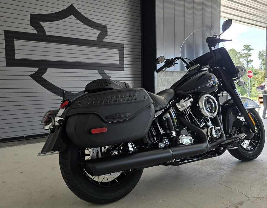 2026 Harley-Davidson® Heritage Classic Vivid Black Black Laced Wheels