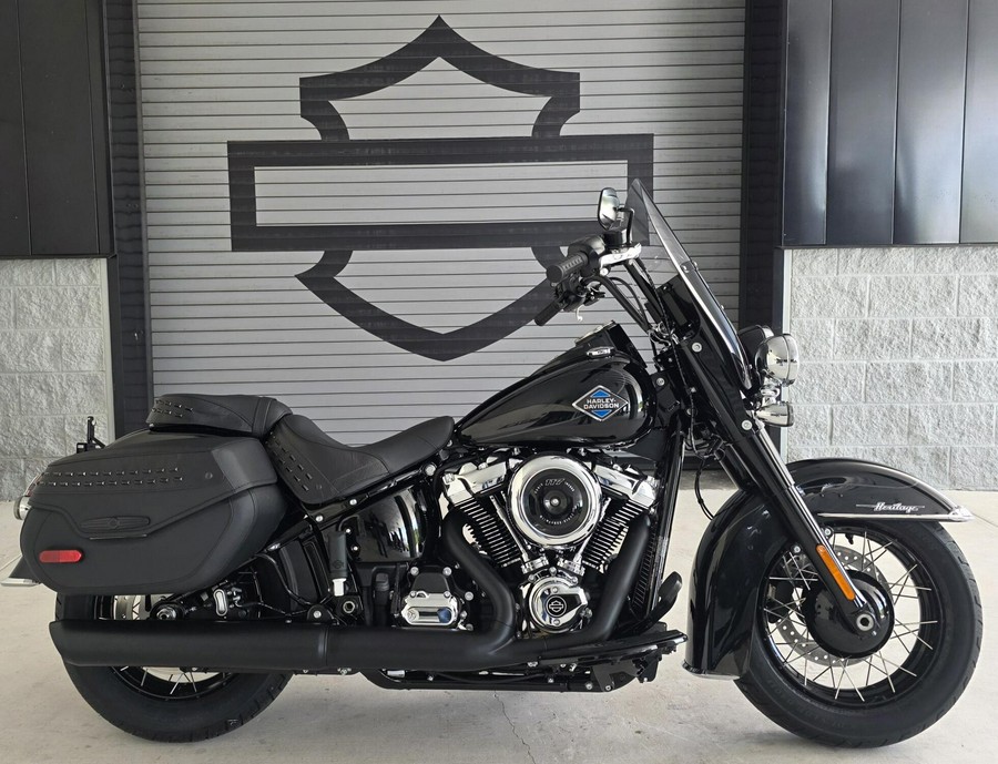 2026 Harley-Davidson® Heritage Classic Vivid Black Black Laced Wheels