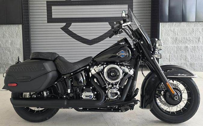2026 Harley-Davidson® Heritage Classic Vivid Black Black Laced Wheels