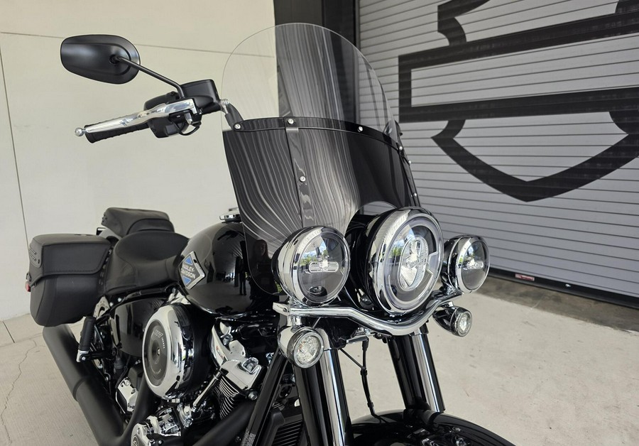 2026 Harley-Davidson® Heritage Classic Vivid Black Black Laced Wheels