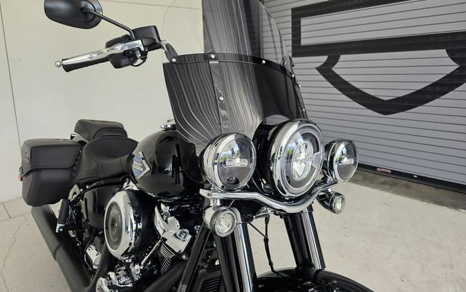 2026 Harley-Davidson® Heritage Classic Vivid Black Black Laced Wheels