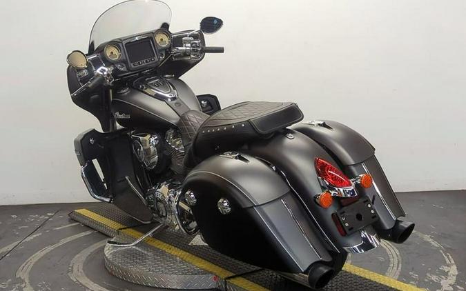 2019 Indian Motorcycle® Roadmaster® Thunder Black