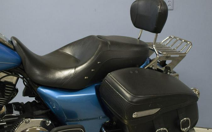 2011 Harley-Davidson® FLHRC - Road King® Classic