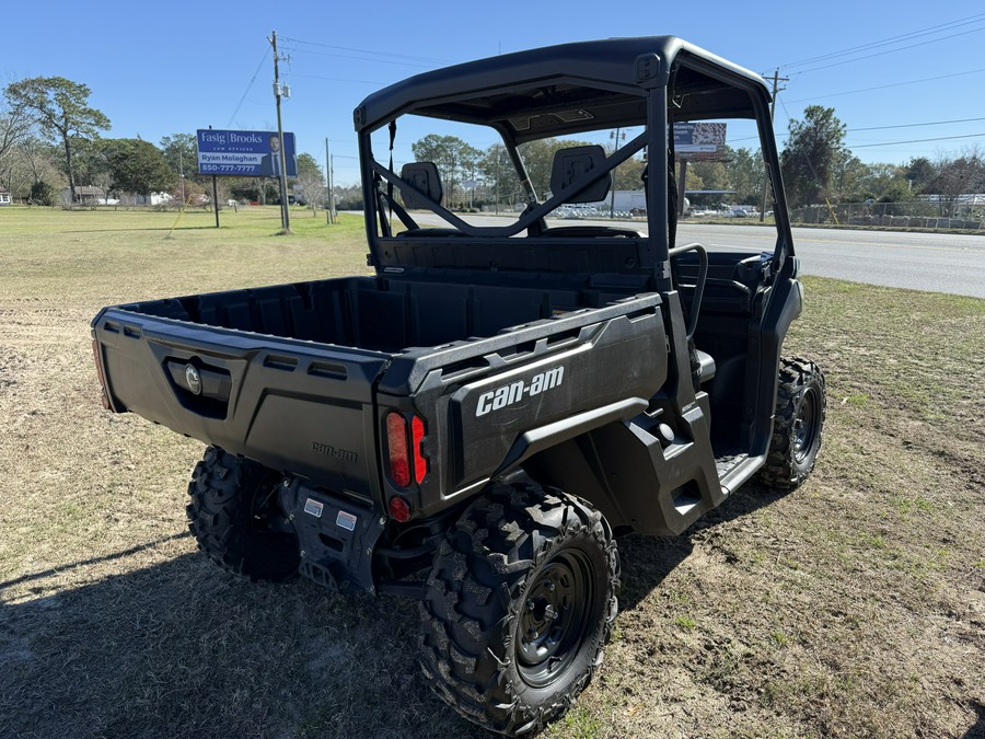 2025 Can-Am Defender HD9