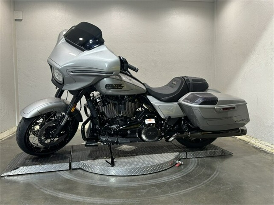 Harley-Davidson CVO™ Street Glide 2023 FLHXSE 84340611 DARK PLATINUM