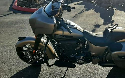 2024 Indian Motorcycle® Chieftain® Dark Horse® w/Powerband Audio Pkg Sandstone Smoke