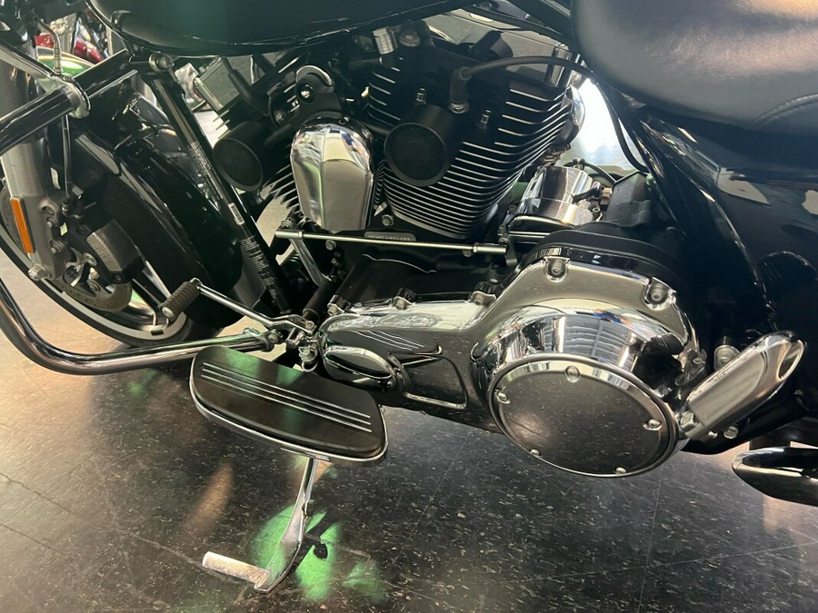2015 Harley-Davidson Road Glide Vivid Black FLTRX