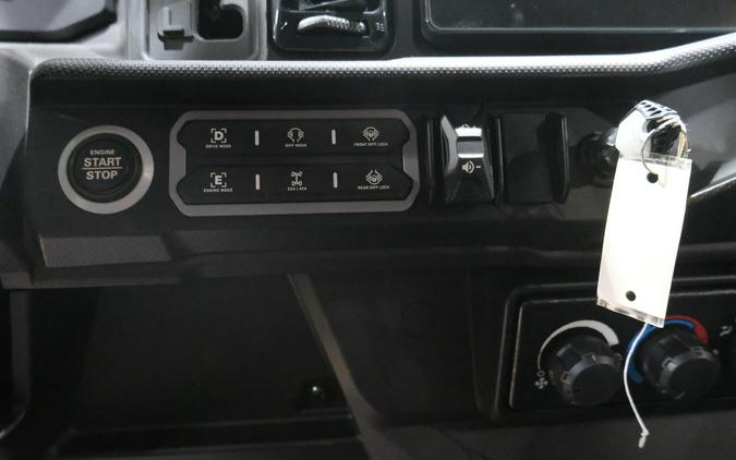 2026 CAN-AM DEFENDER MAX LIMITED CAB HD11