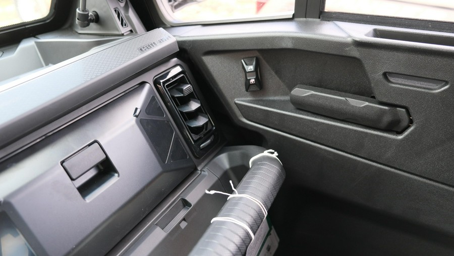 2026 CAN-AM DEFENDER MAX LIMITED CAB HD11