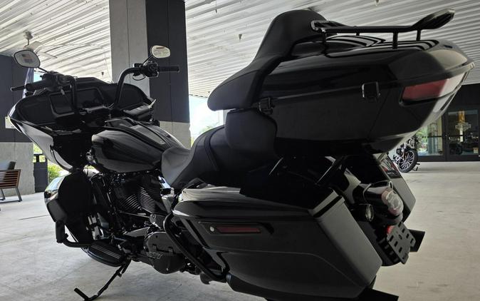 2026 Harley-Davidson® Road Glide Limited Vivid Black Black Trim