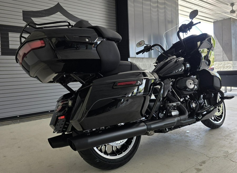 2026 Harley-Davidson® Road Glide Limited Vivid Black Black Trim