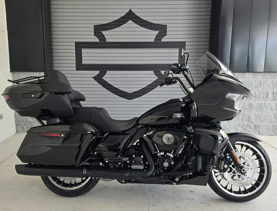 2026 Harley-Davidson® Road Glide Limited Vivid Black Black Trim
