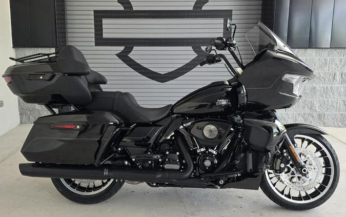 2026 Harley-Davidson® Road Glide Limited Vivid Black Black Trim