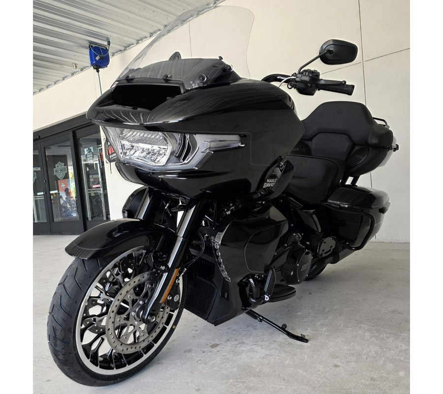 2026 Harley-Davidson® Road Glide Limited Vivid Black Black Trim