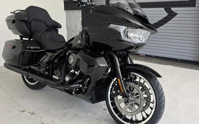2026 Harley-Davidson® Road Glide Limited Vivid Black Black Trim